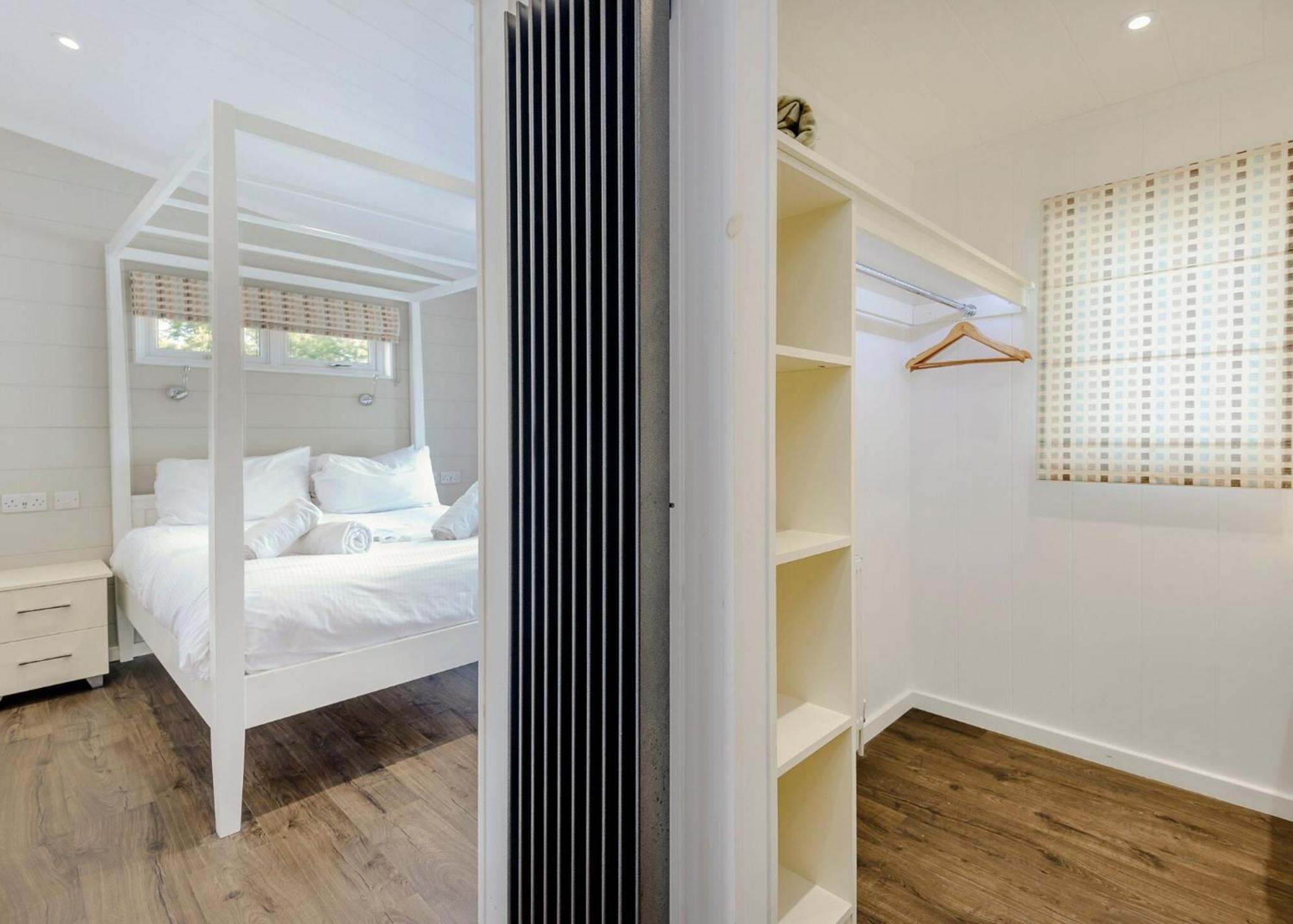 Woodside Bay Lodge Retreat Wootton Bridge  Bagian luar foto