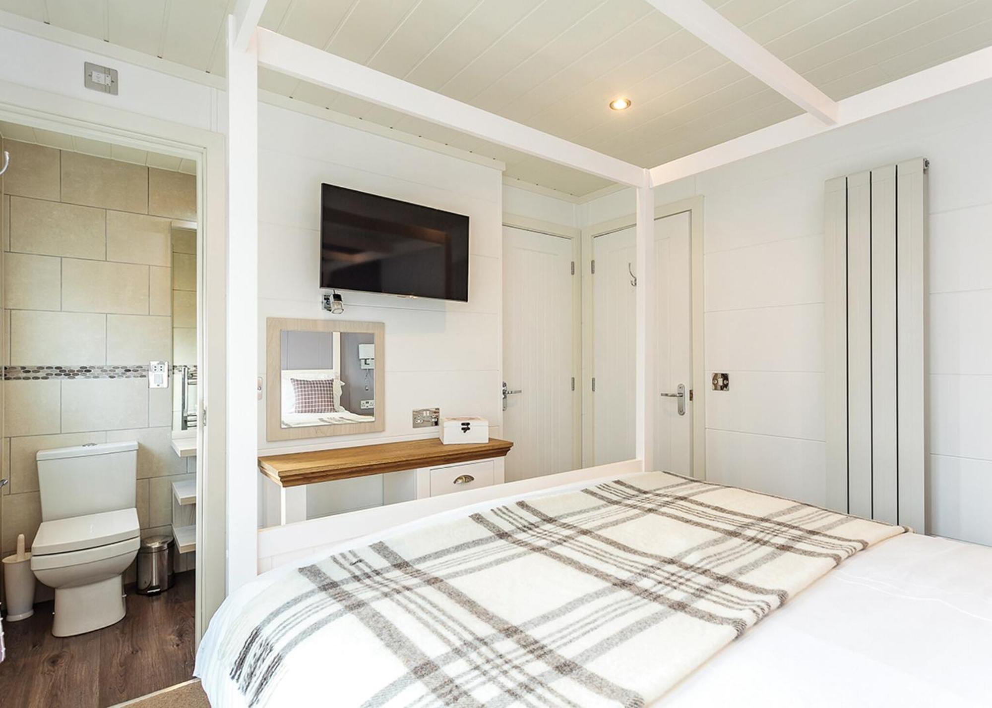 Woodside Bay Lodge Retreat Wootton Bridge  Bagian luar foto